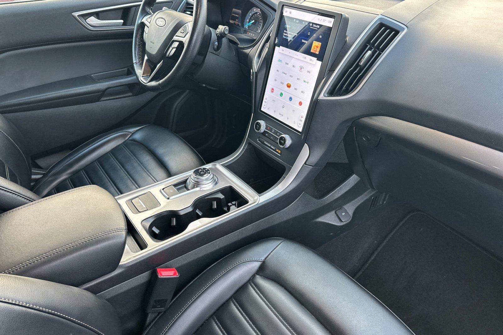 Used 2023 Ford Edge SEL image 16