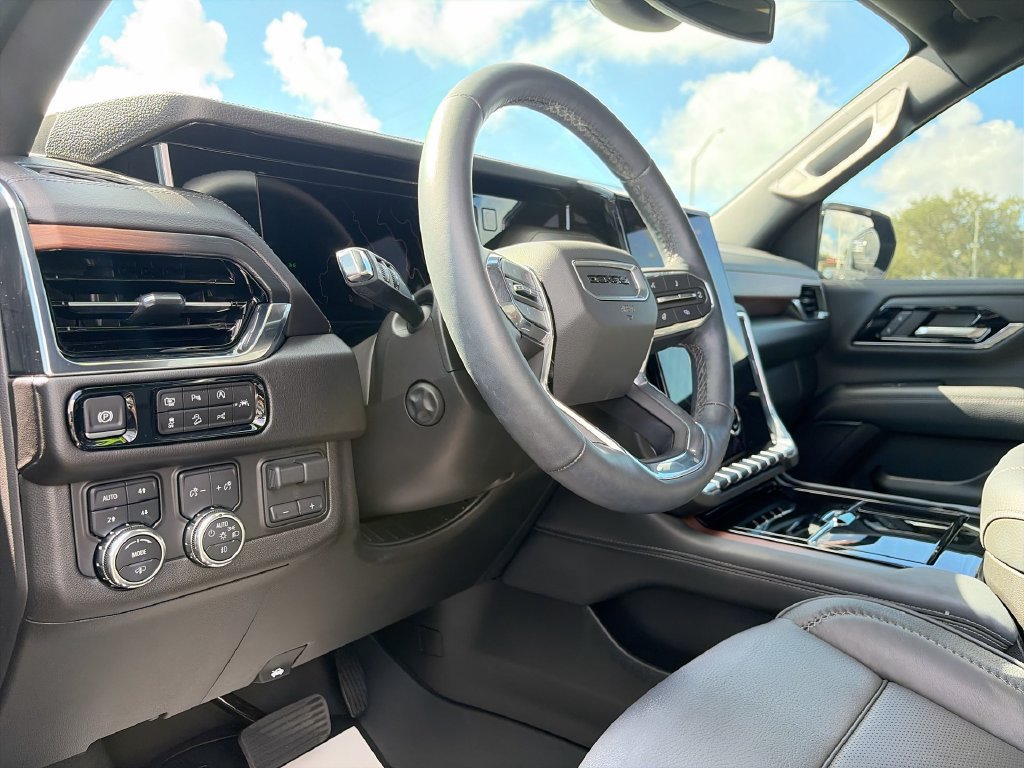 Used 2025 GMC Yukon Denali w/ Sun & Power Step Package AWD/4WD image 18