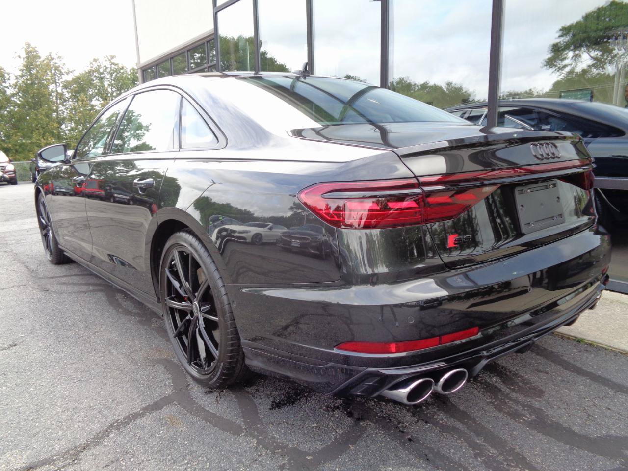 Used 2022 Audi S8 AWD/4WD image 7