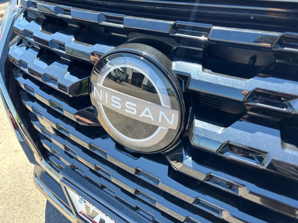 Used 2024 Nissan Kicks SR w/ SR Premium Package FWD image 9