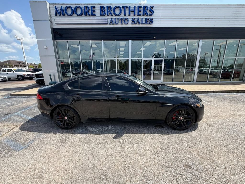 Used 2017 Jaguar XE Premium RWD image 1