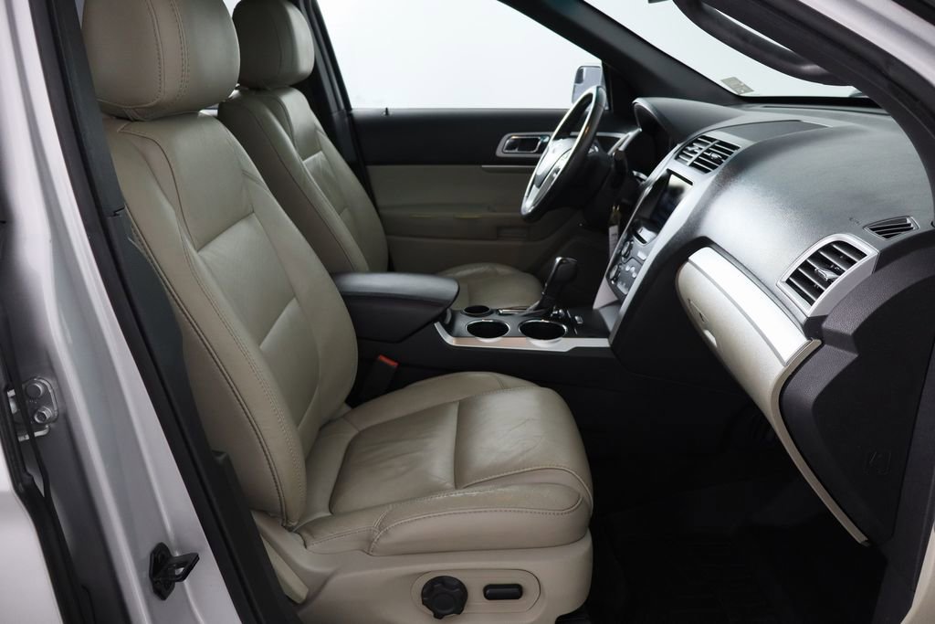 Used 2014 Ford Explorer XLT w/ Equipment Group 202A image 20