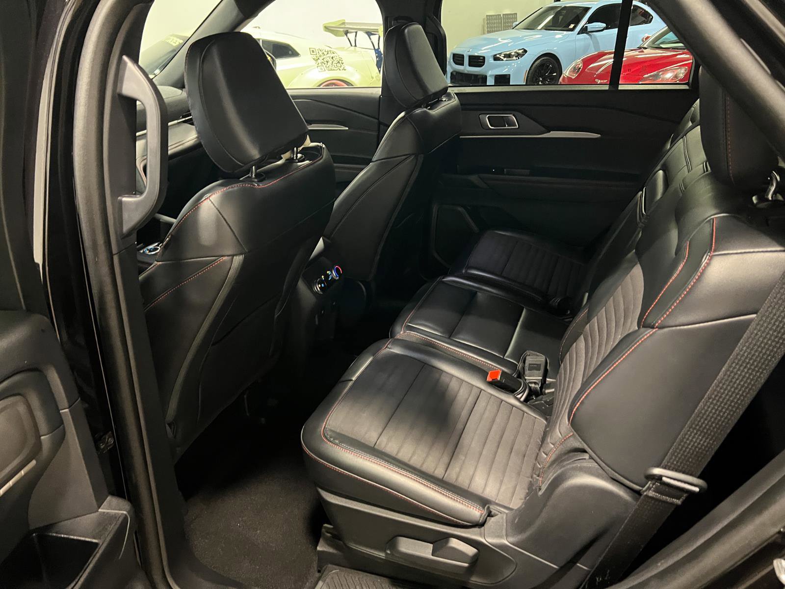 Used 2025 Ford Explorer ST-Line w/ ST-Line Street Pack AWD/4WD image 28