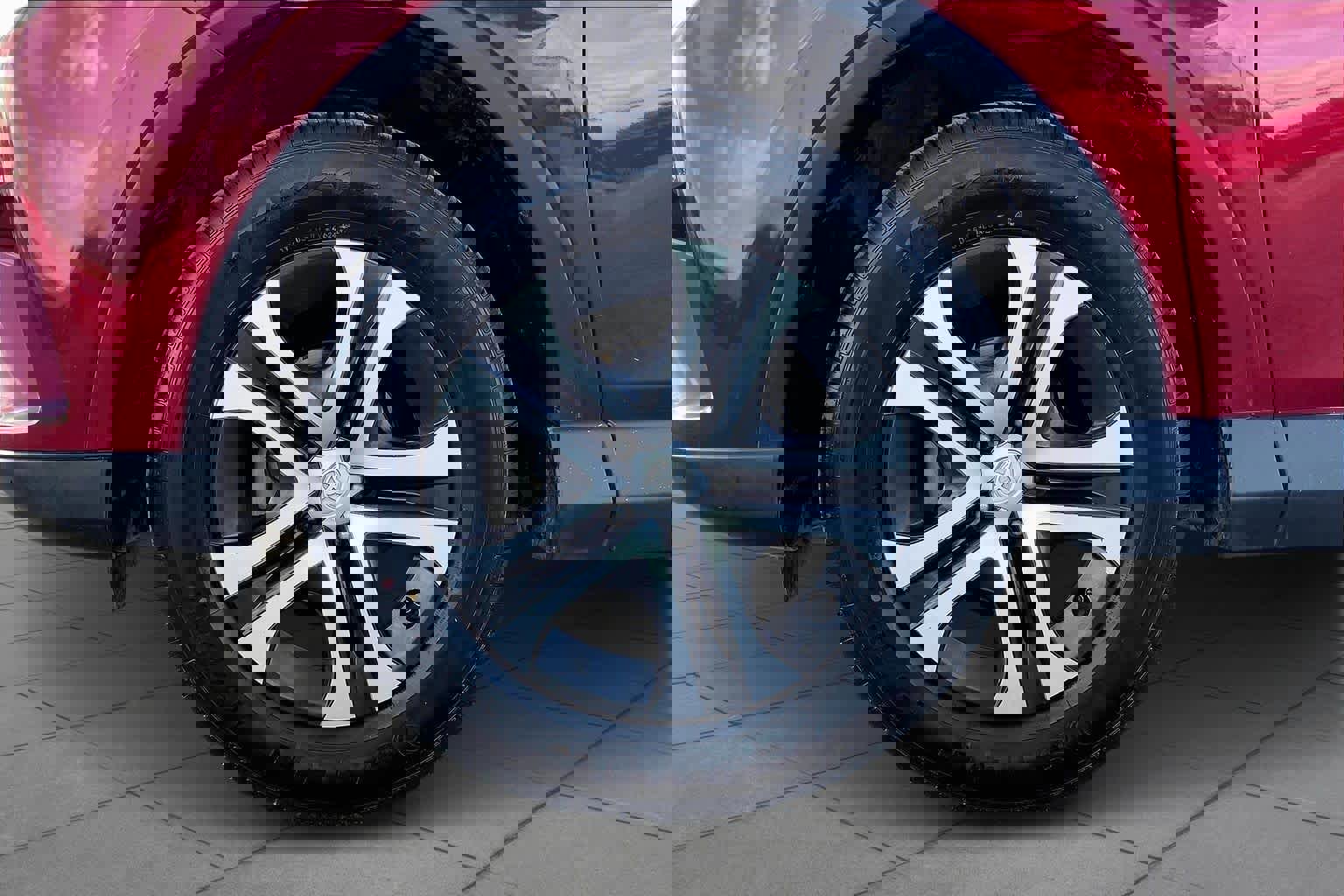 Used 2018 Toyota RAV4 LE image 10