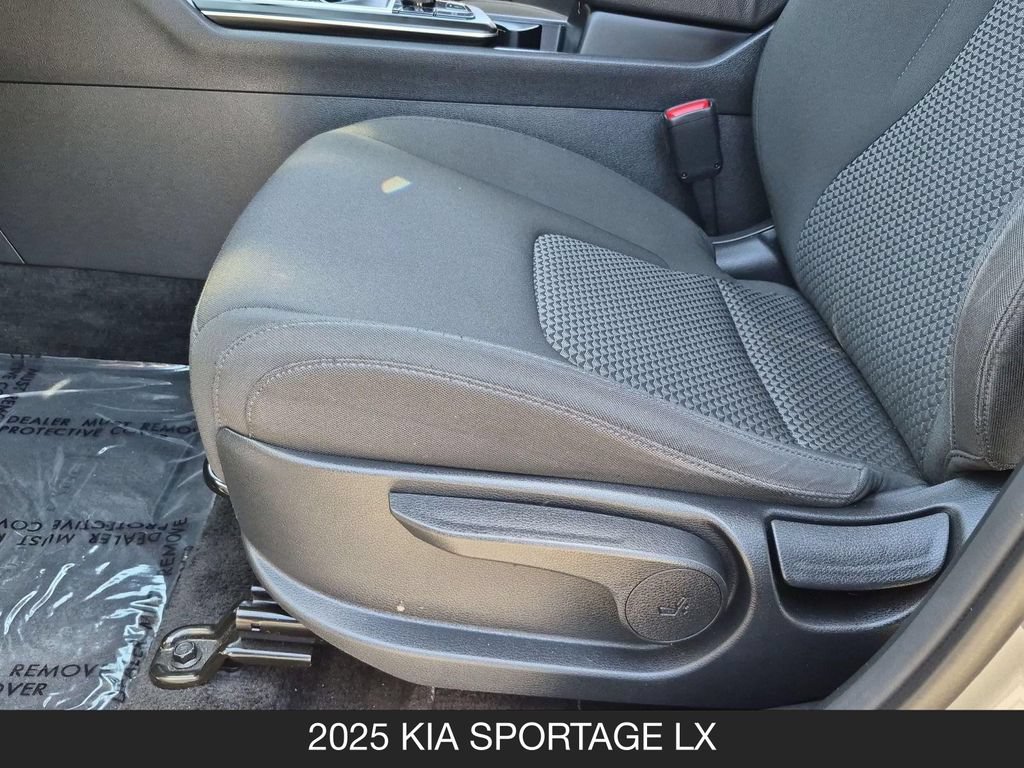 Used 2025 Kia Sportage LX FWD image 15