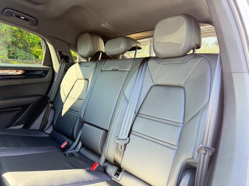 Used 2021 Porsche Cayenne Coupe AWD/4WD image 17
