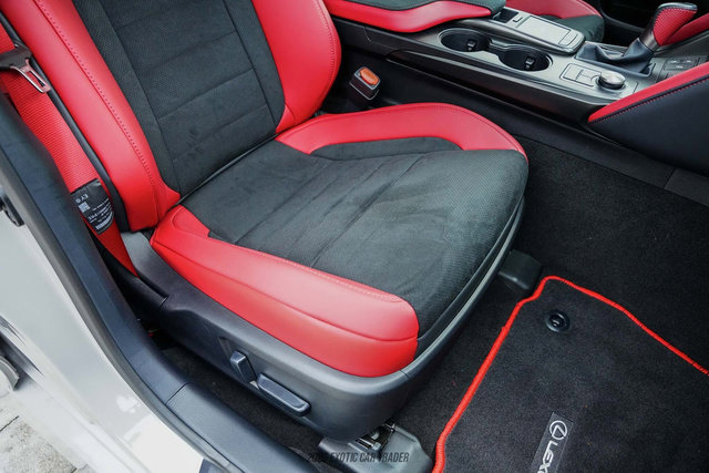 Used 2025 Lexus IS 500 w/ F-Sport Performance RWD image 34