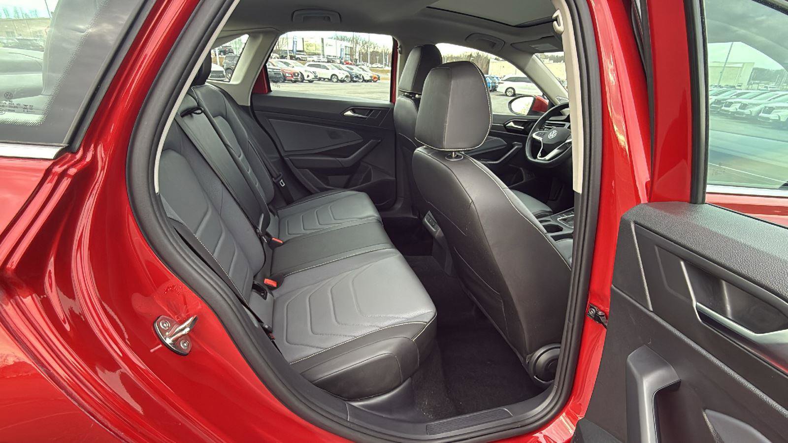 Used 2025 Volkswagen Jetta SEL image 21