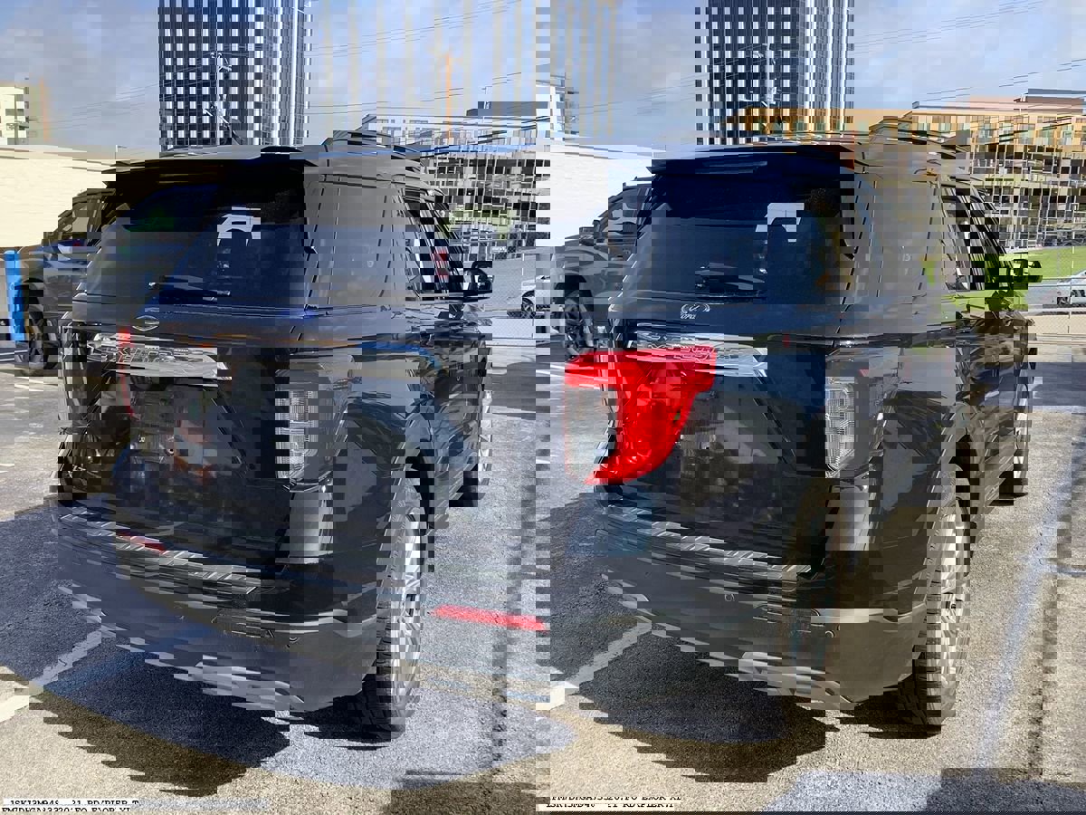 Used 2021 Ford Explorer XLT w/ Equipment Group 202A RWD image 4