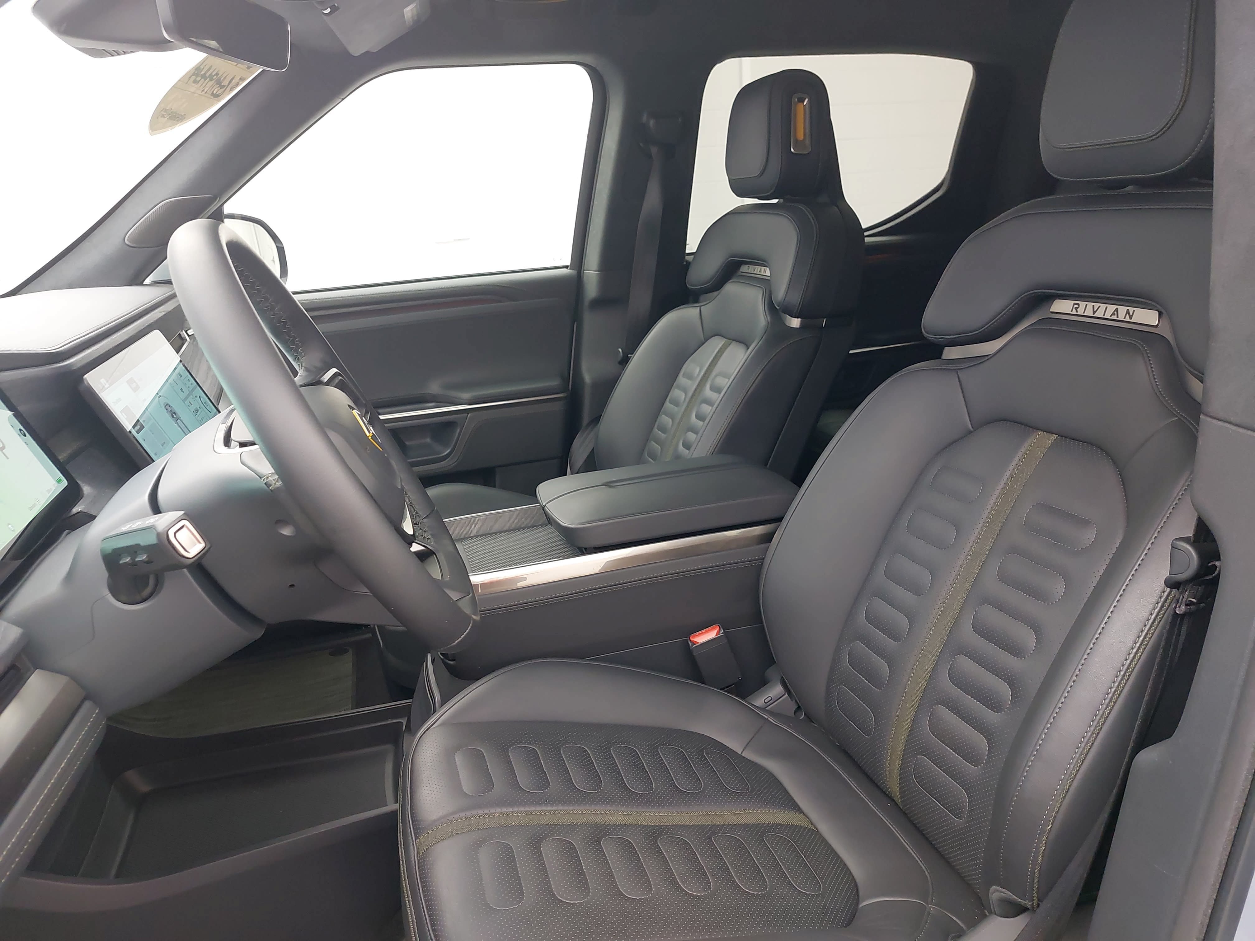 Used 2023 Rivian R1T Adventure Dual AWD/4WD image 16