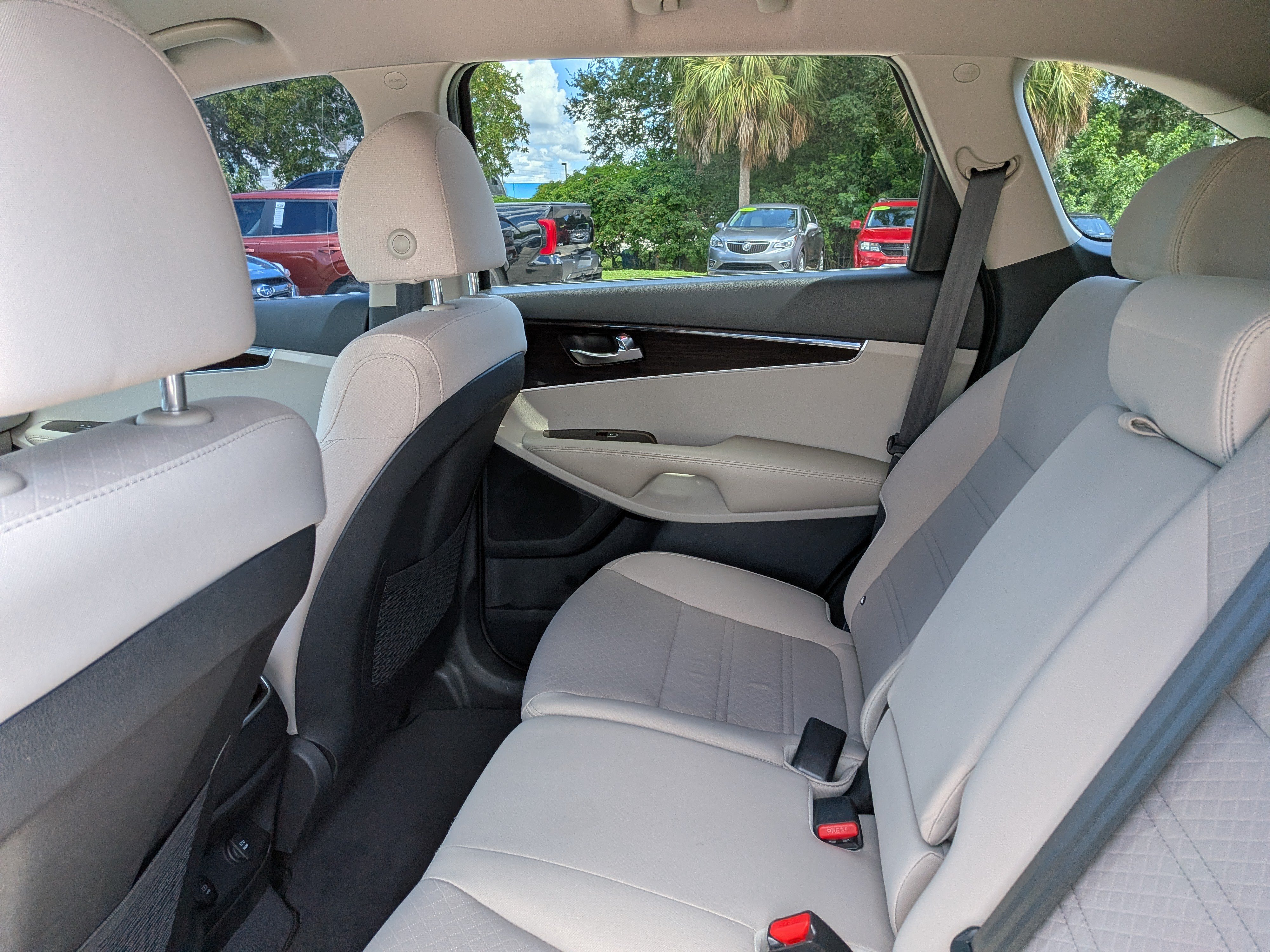 Used 2020 Kia Sorento S FWD image 14