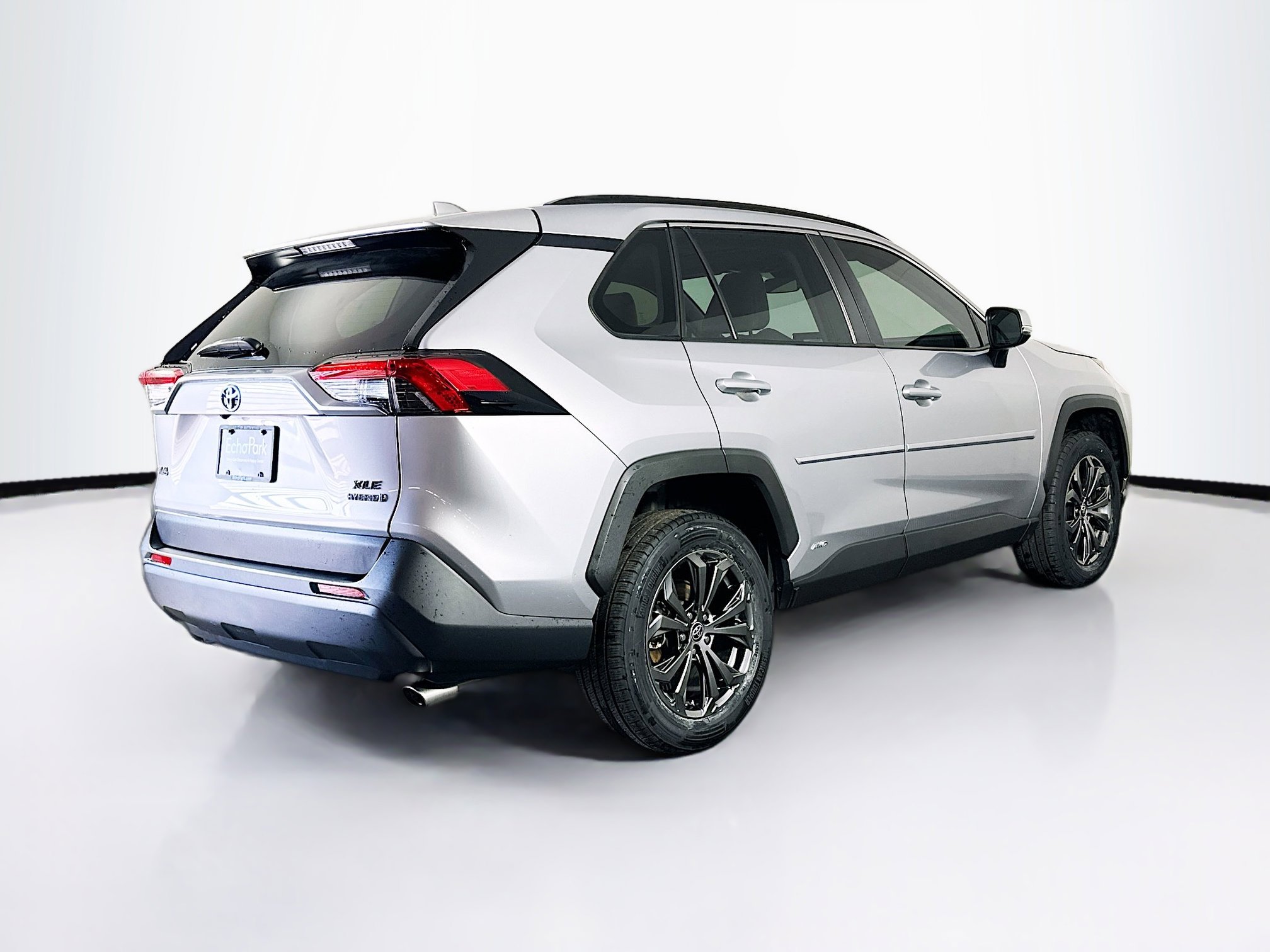 Used 2022 Toyota RAV4 XLE Premium image 9