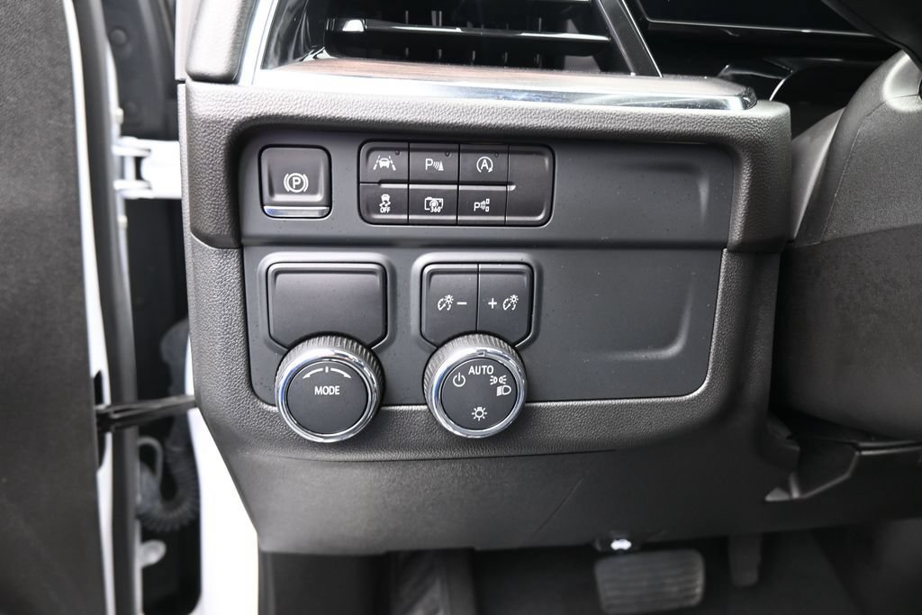 Used 2025 Chevrolet Suburban LT RWD image 12