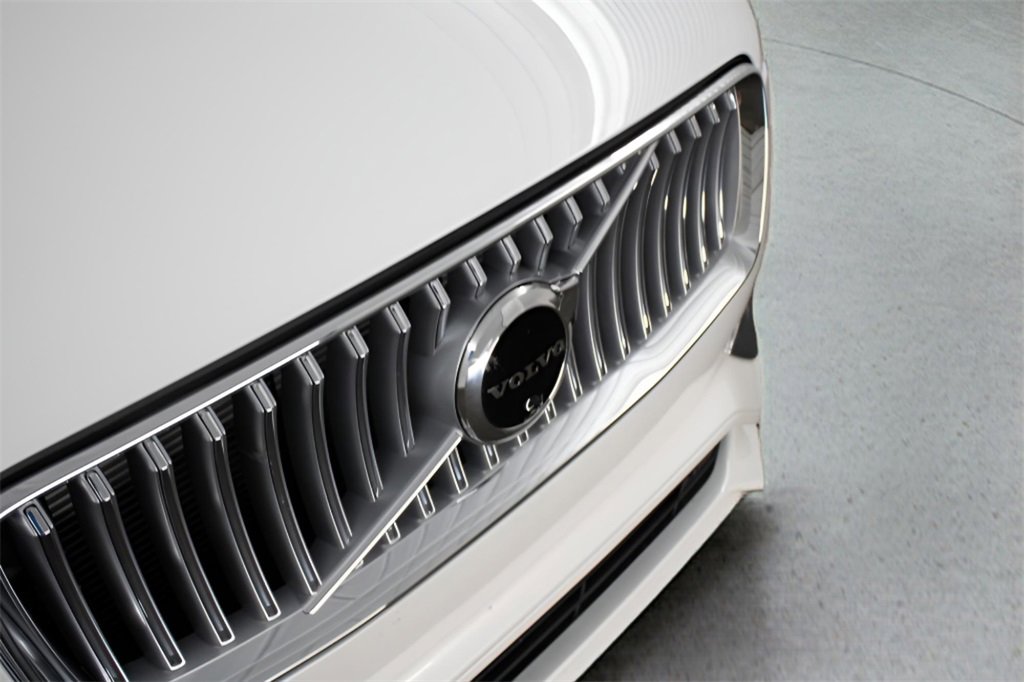 Certified 2025 Volvo XC90 T8 Plus w/ Protection Package Premier image 8