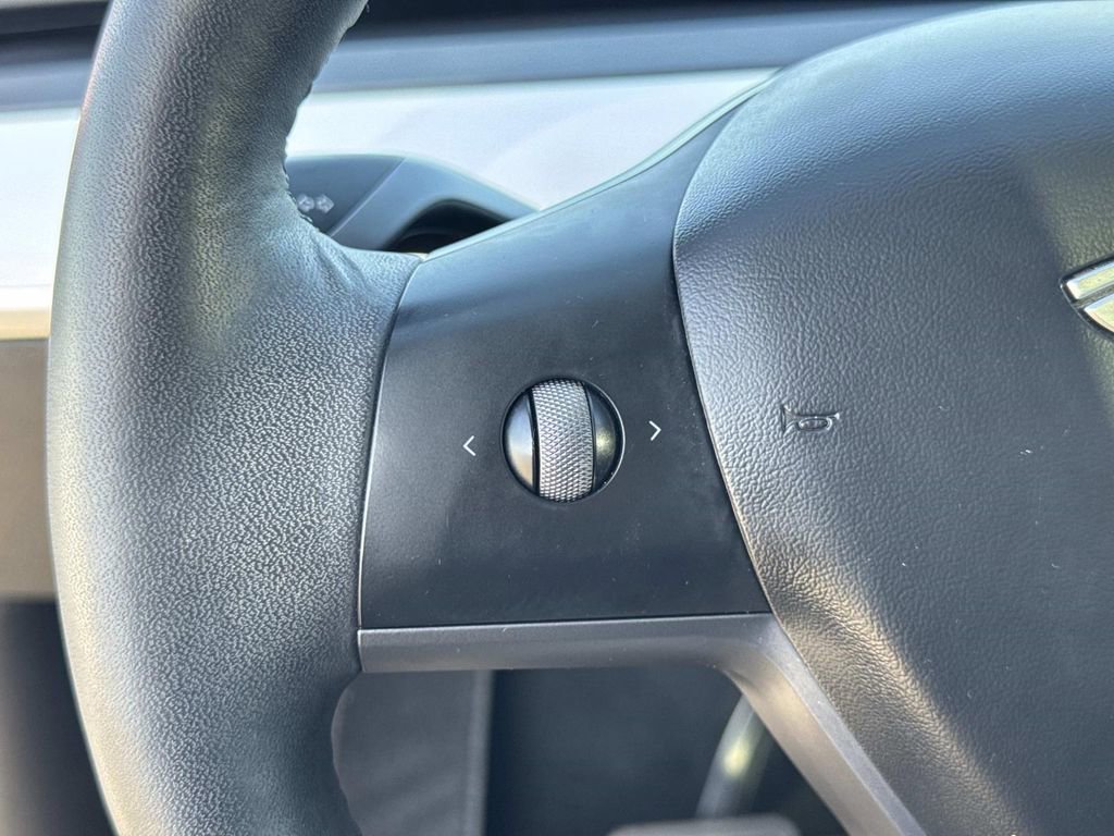 Used 2021 Tesla Model Y Long Range image 9