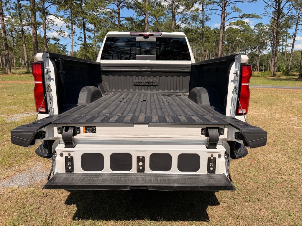 Used 2024 Chevrolet Silverado 2500 High Country w/ Technology Package AWD/4WD image 7