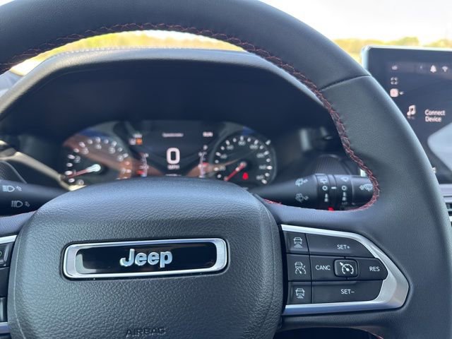 Used 2025 Jeep Compass Trailhawk AWD/4WD image 13