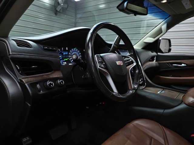 Used 2019 Cadillac Escalade Luxury AWD/4WD image 12