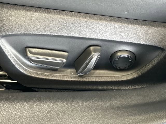 Used 2025 Toyota Prius Plug-In Hybrid image 15