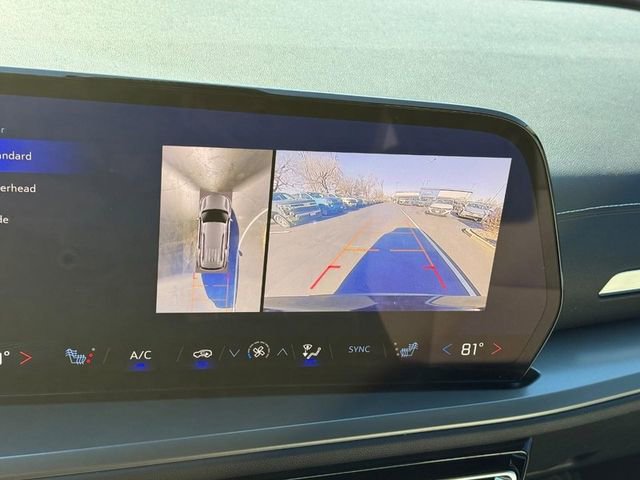 Used 2024 Chevrolet Traverse LT image 23