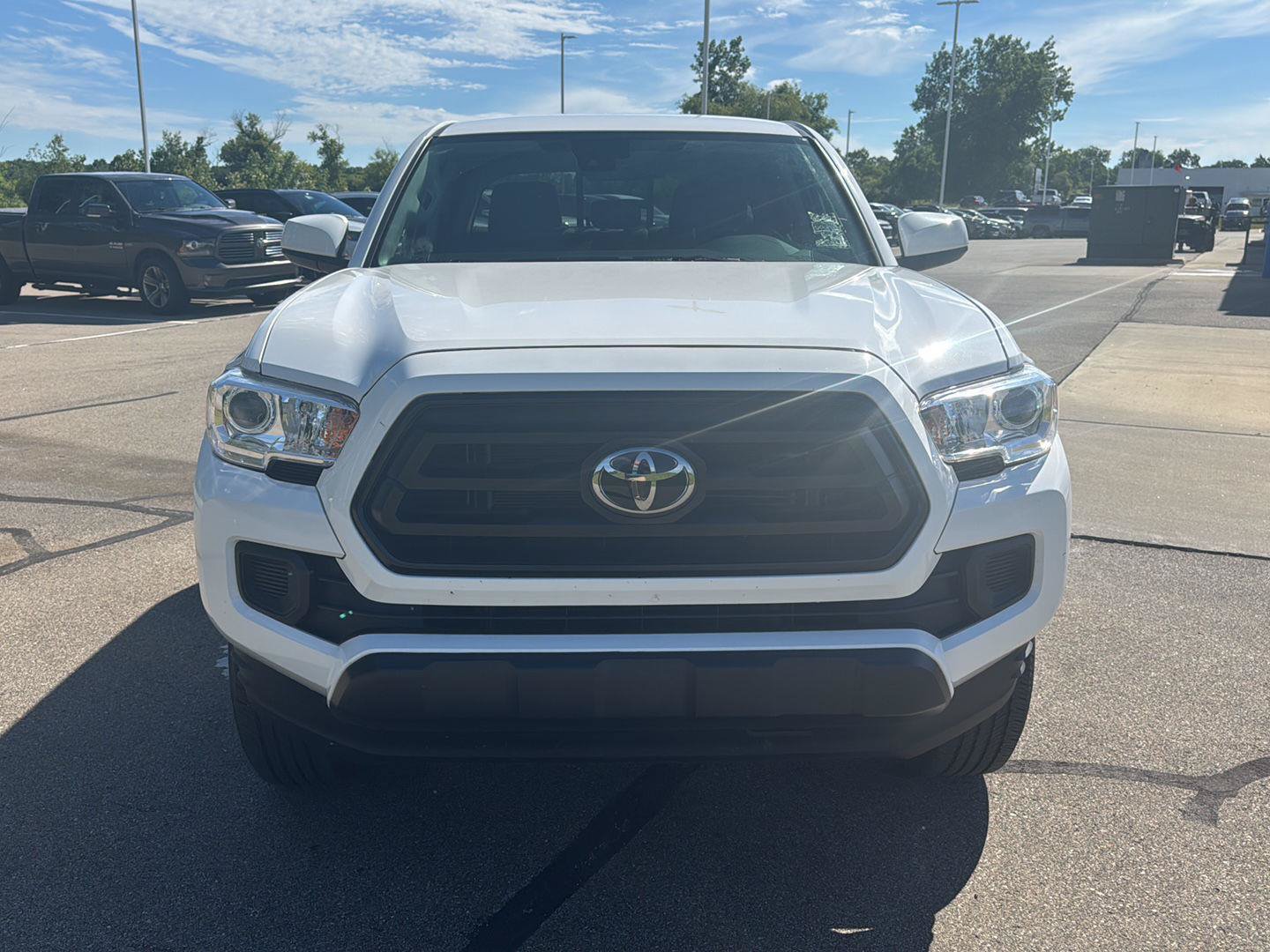 Used 2020 Toyota Tacoma SR AWD/4WD image 8