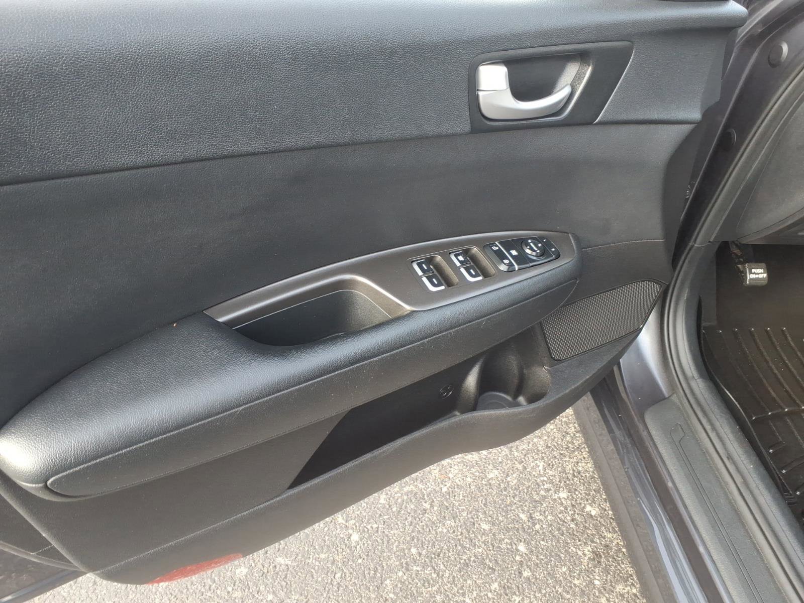 Used 2018 Kia Optima S image 9