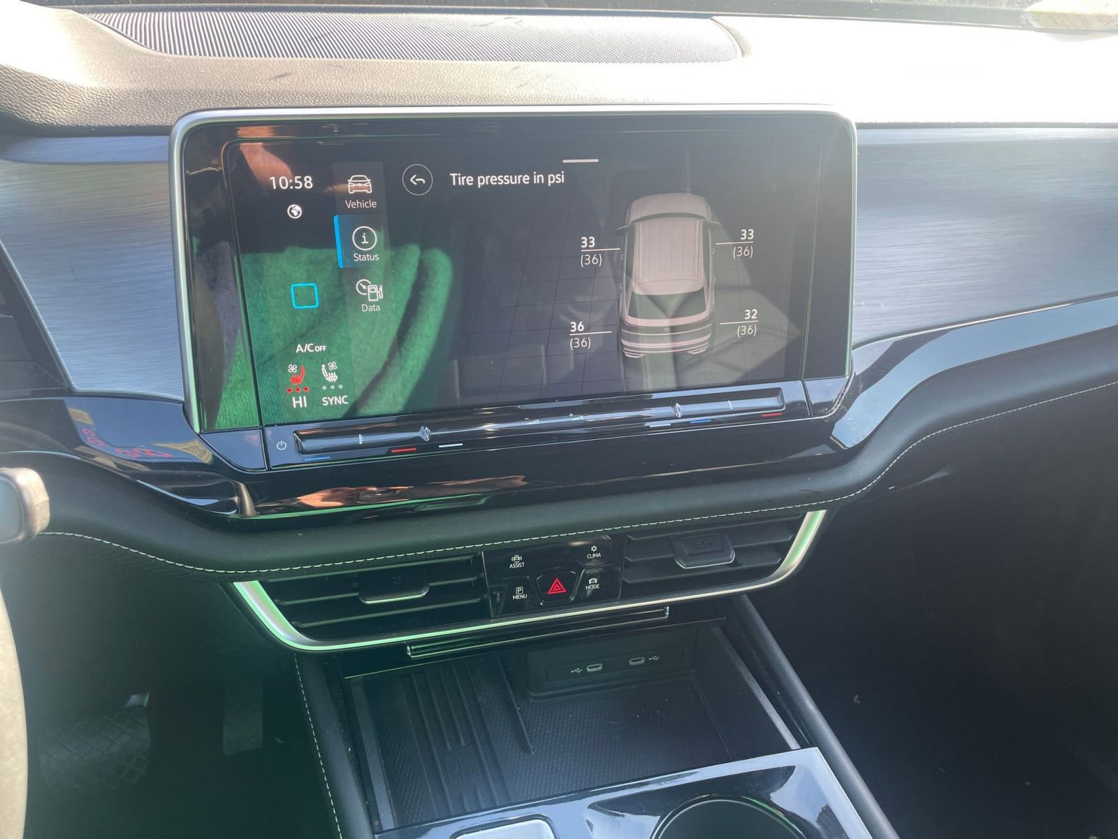 Used 2025 Volkswagen Atlas Cross Sport SE image 18