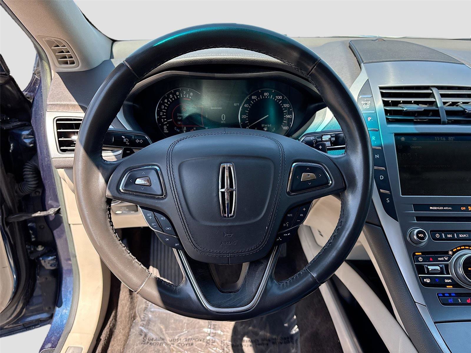 Used 2017 Lincoln MKZ Reserve image 11