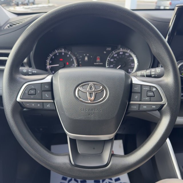 Used 2023 Toyota Highlander L image 18