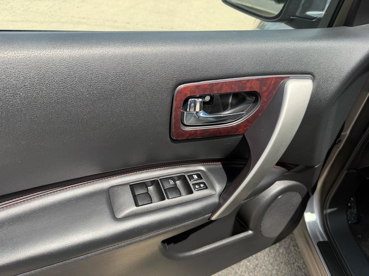 Used 2010 Nissan Rogue SL w/ Leather Pkg FWD image 10