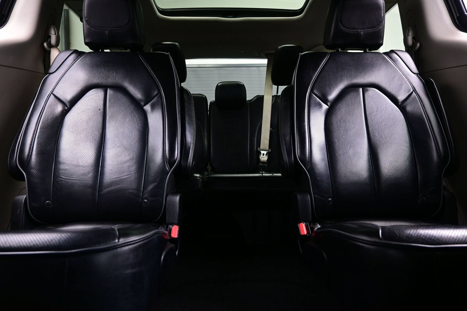 Used 2017 Chrysler Pacifica Limited FWD image 16