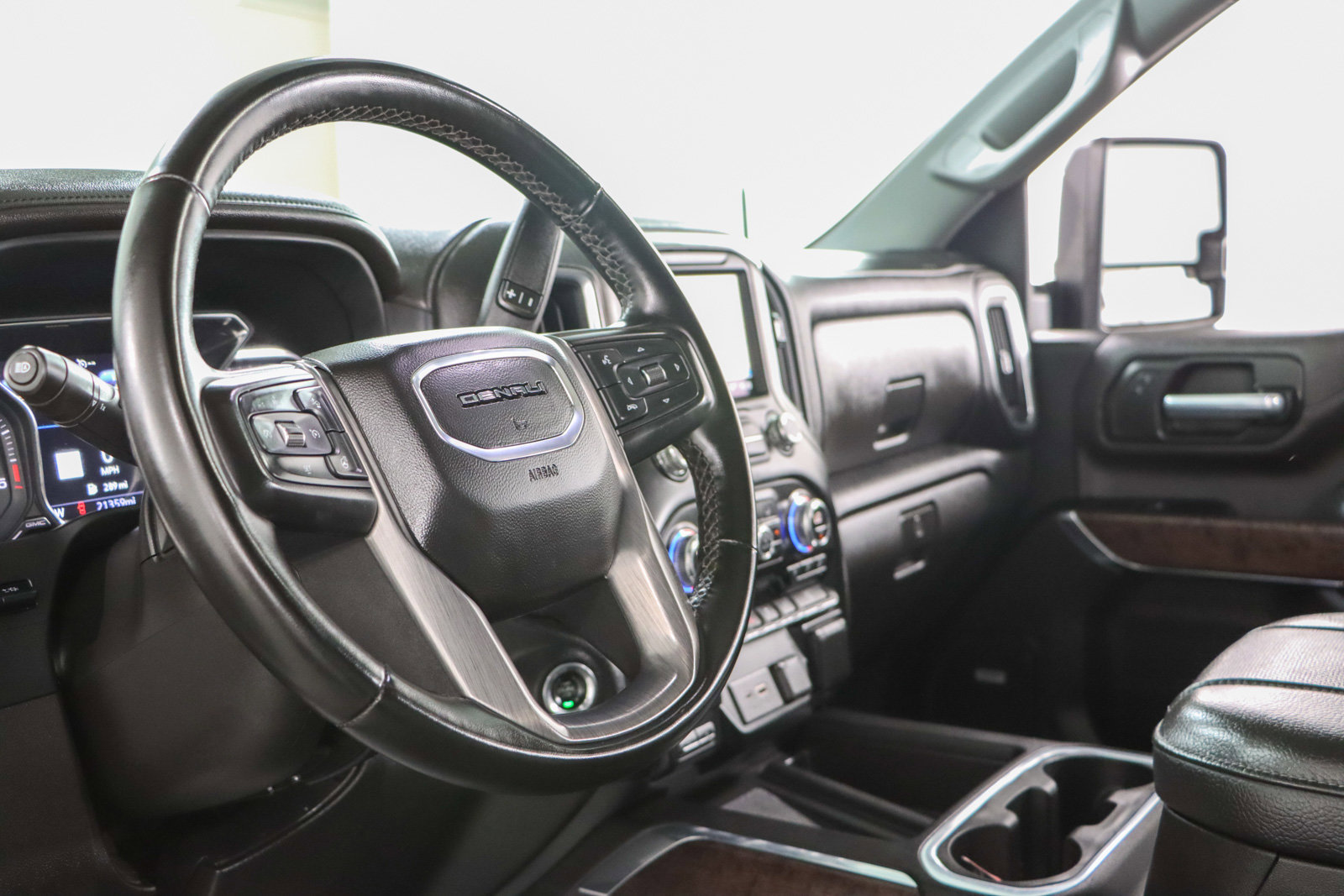 Used 2023 GMC Sierra 2500 Denali w/ Denali Ultimate Package image 27