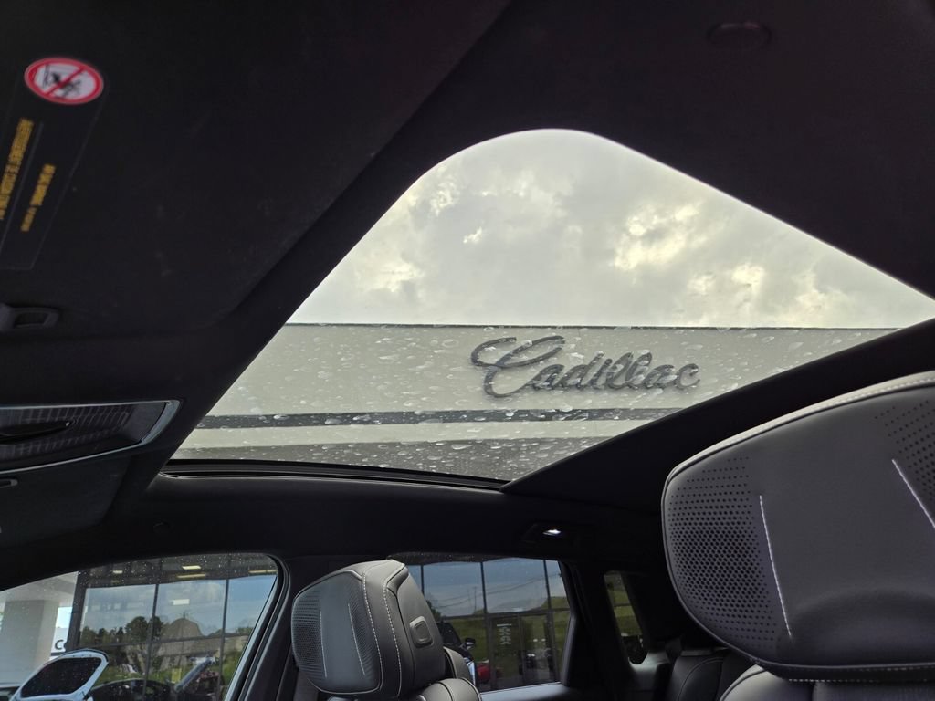 Used 2024 Cadillac Lyriq Luxury AWD/4WD image 12