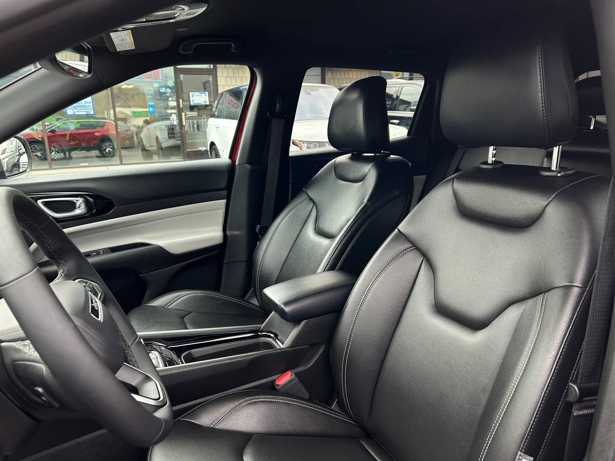 Used 2025 Jeep Compass Limited image 9