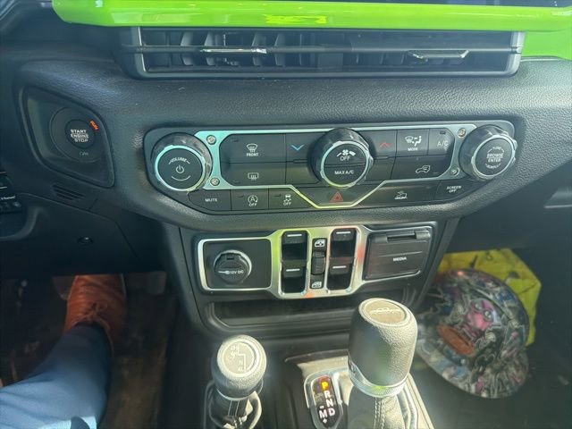 Used 2025 Jeep Gladiator Sport AWD/4WD image 13