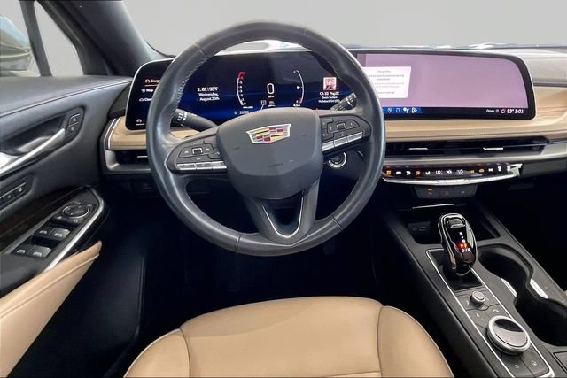 Used 2024 Cadillac XT4 Premium Luxury FWD image 8