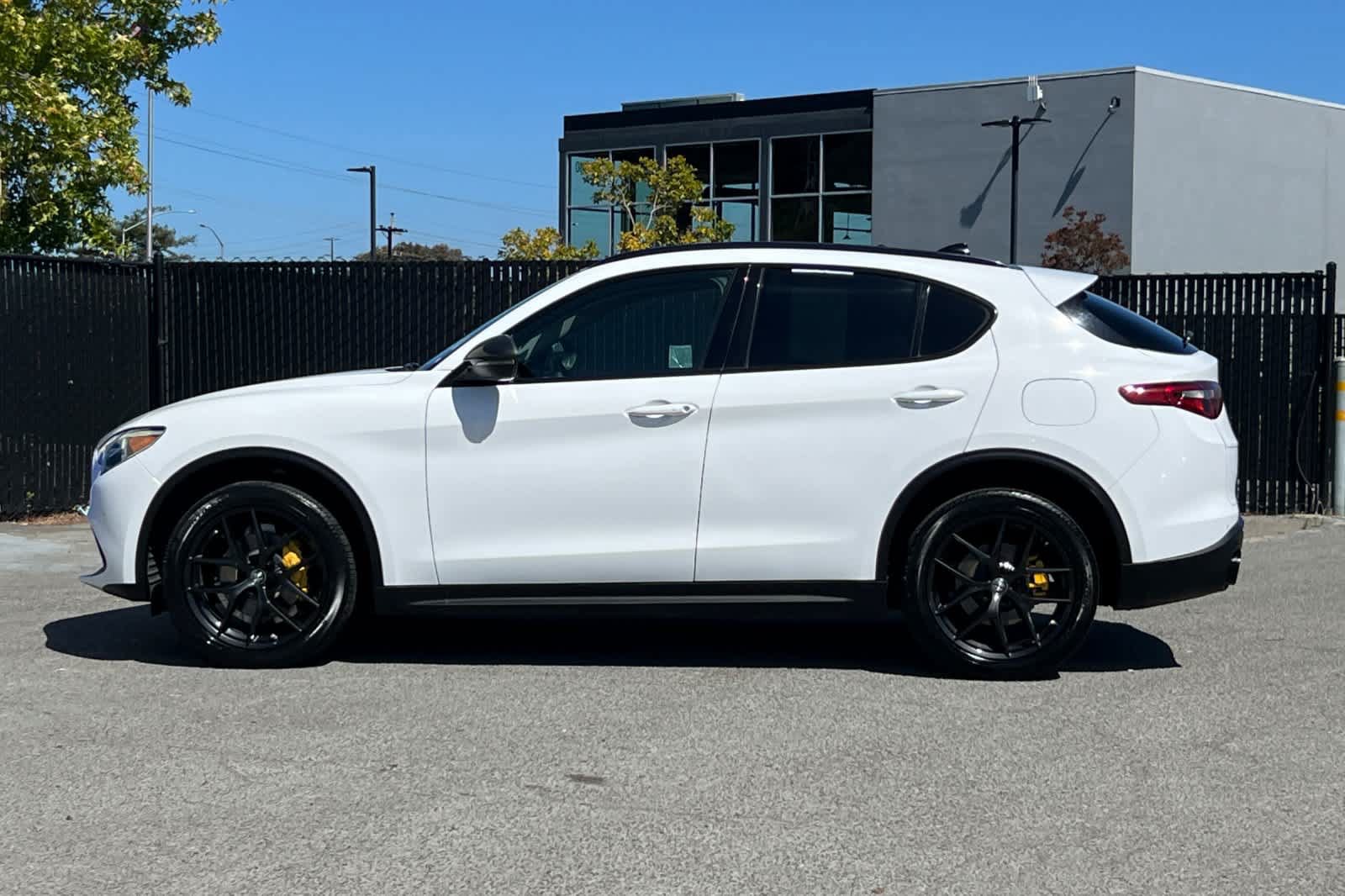 Used 2019 Alfa Romeo Stelvio w/ Nero Edizione RWD image 6