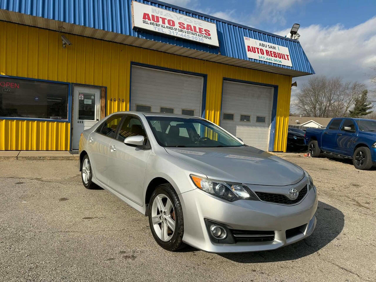 Used 2014 Toyota Camry SE image 3
