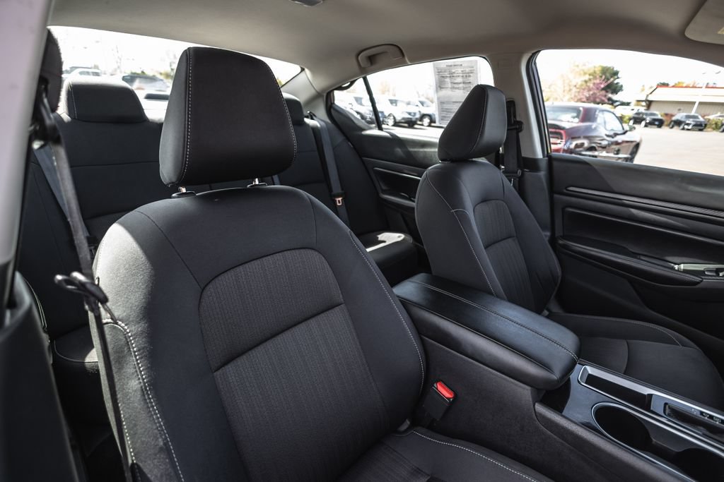 Used 2024 Nissan Altima 2.5 SV FWD image 29