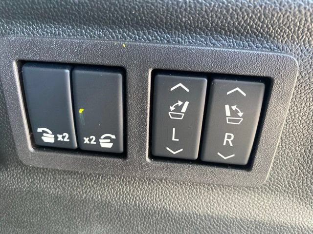 Used 2025 Chevrolet Tahoe Premier AWD/4WD image 36
