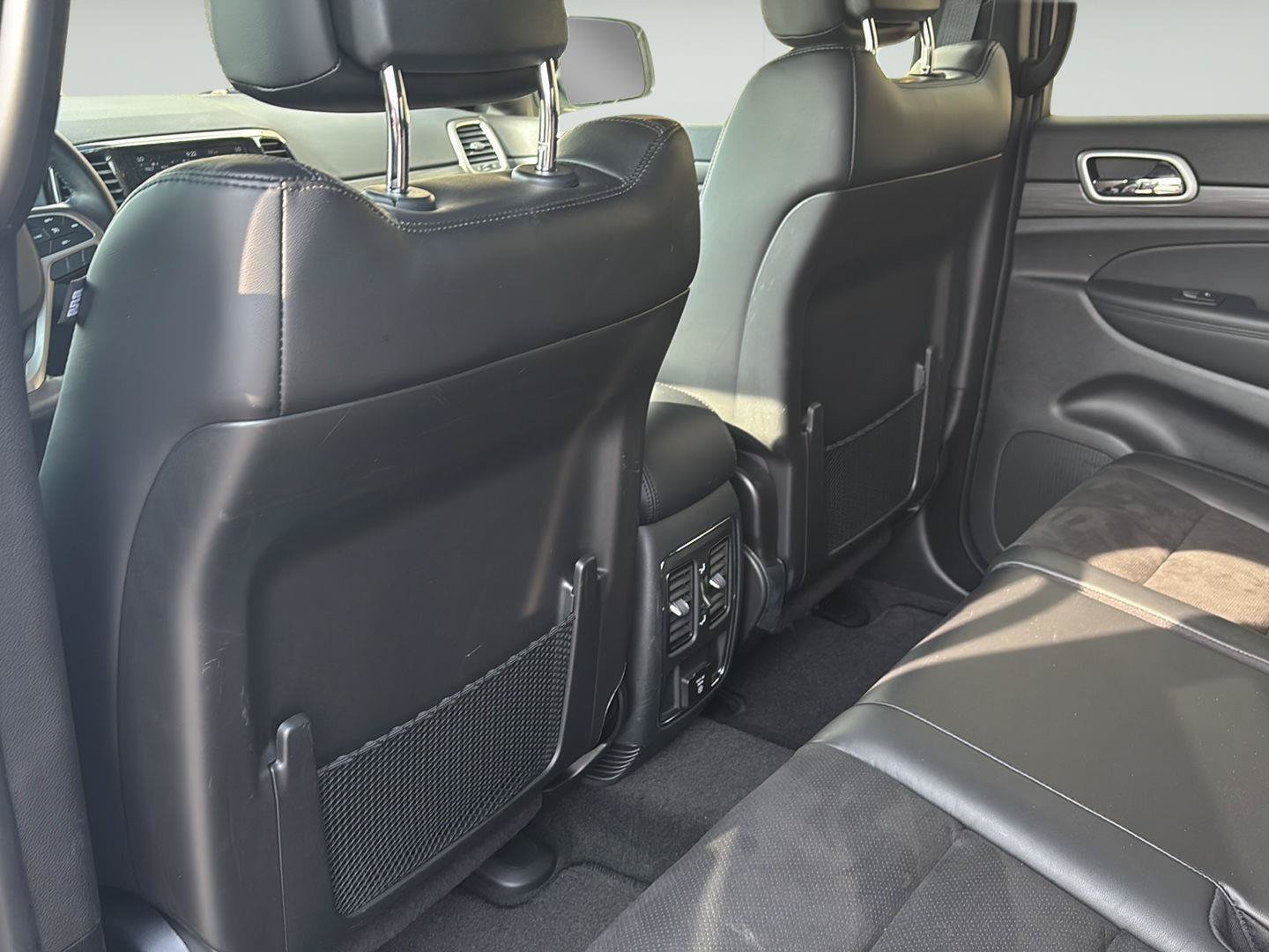 Used 2022 Jeep Grand Cherokee Laredo X AWD/4WD image 30
