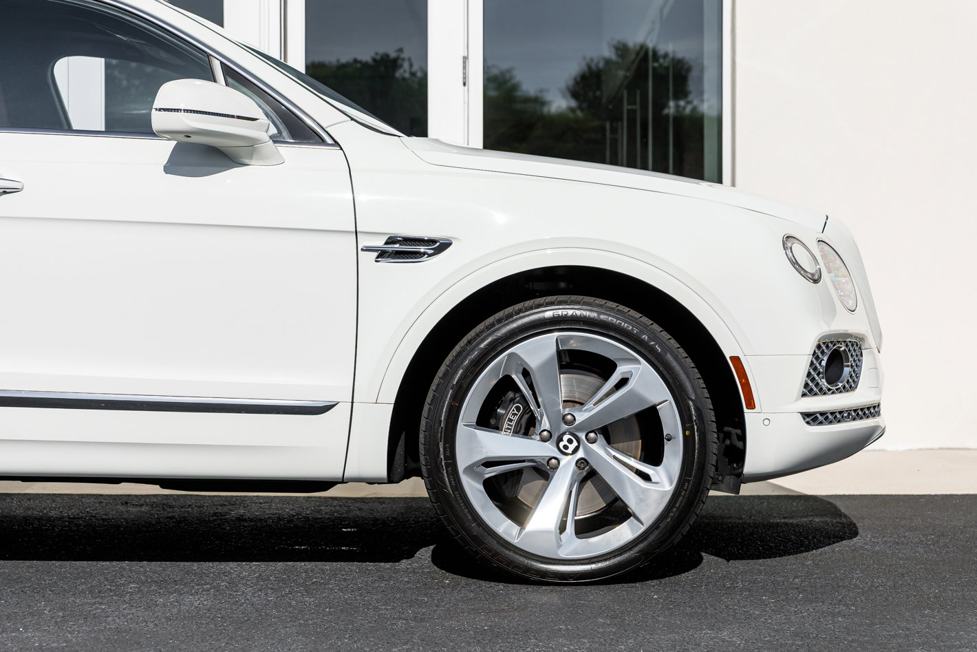 Used 2018 Bentley Bentayga AWD/4WD image 8