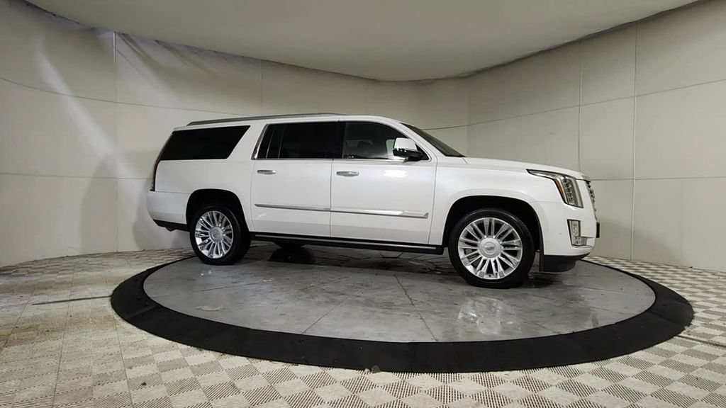 Used 2019 Cadillac Escalade ESV Platinum AWD/4WD image 10