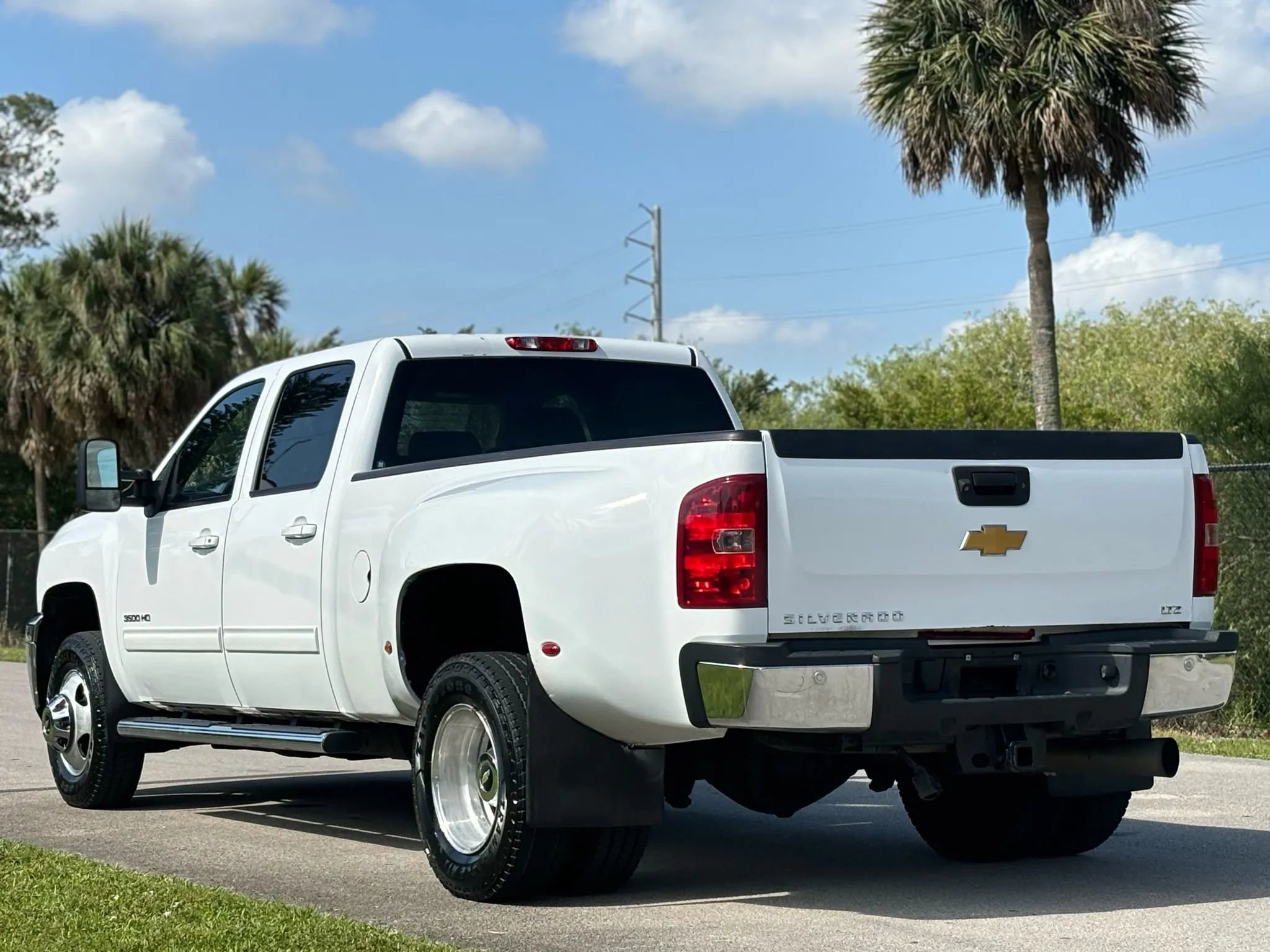 Used 2014 Chevrolet Silverado 3500 LTZ w/ LTZ Plus Package image 7