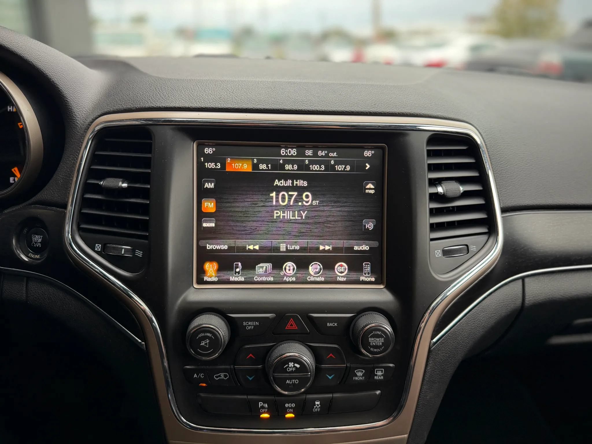 Used 2014 Jeep Grand Cherokee Limited w/ Trailer Tow Group IV AWD/4WD image 11