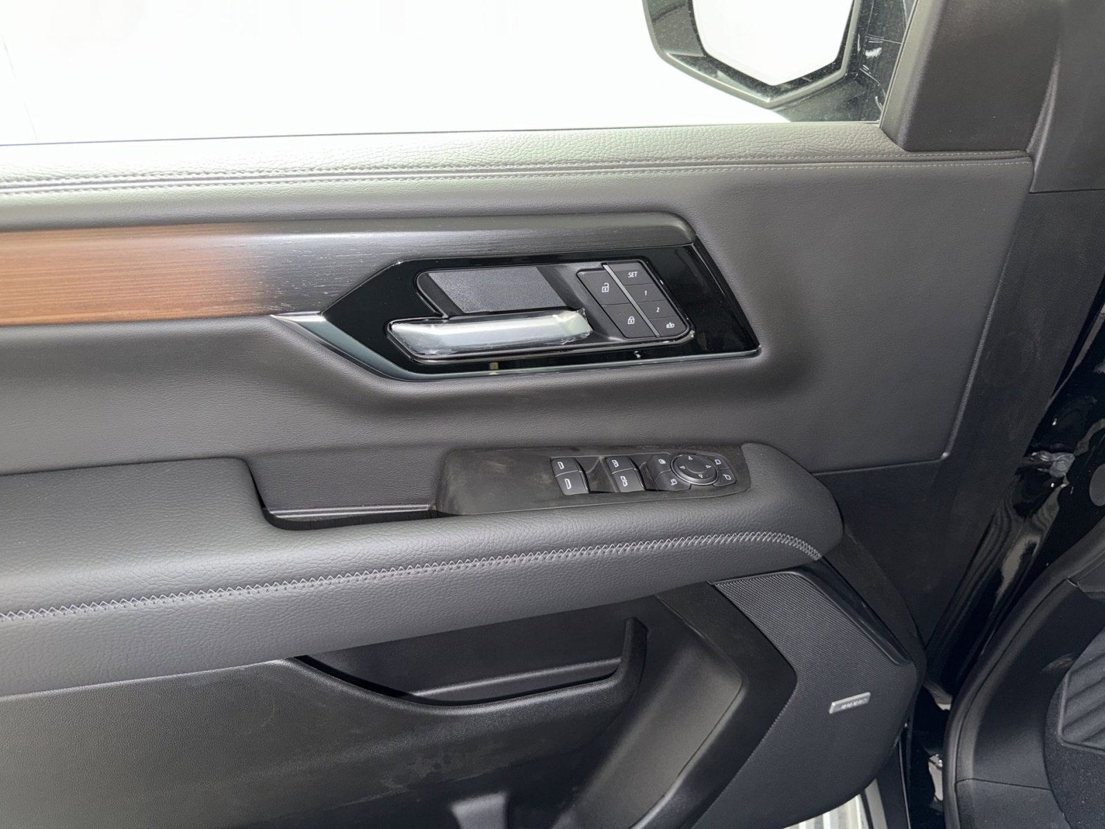 New 2026 GMC Yukon XL Denali w/ Denali Reserve Package image 15