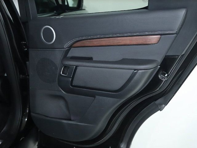 Used 2024 Land Rover Discovery Dynamic SE image 33