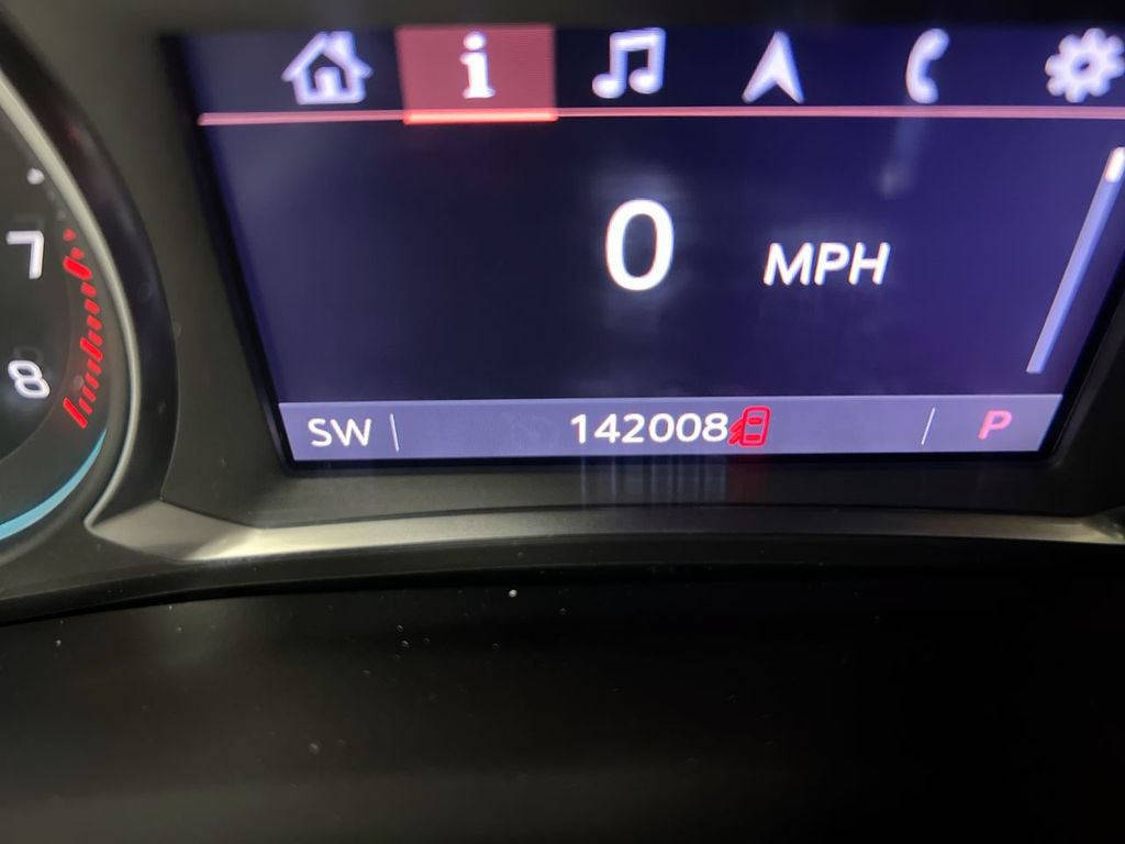 Used 2020 Chevrolet Traverse LT w/ LPO, Floor Liner Package FWD image 12