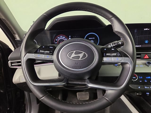 Used 2025 Hyundai Elantra Limited FWD image 21
