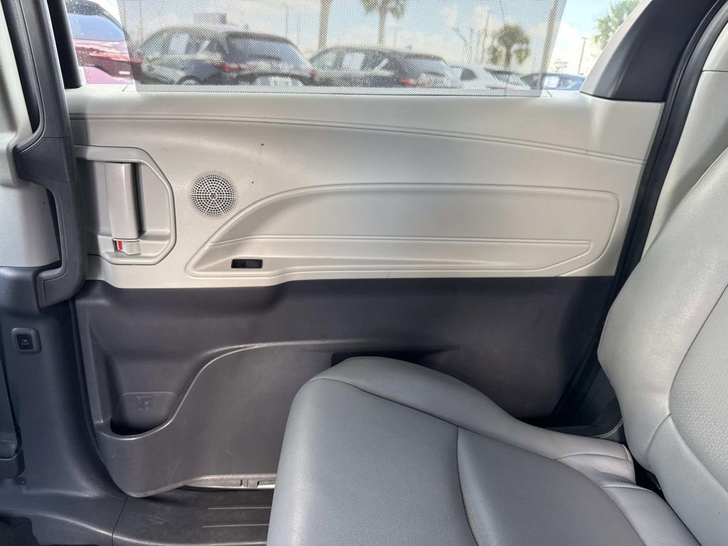 Used 2023 Toyota Sienna XLE image 16